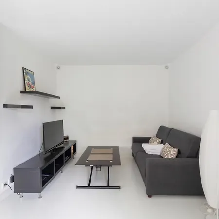 Bright Studio 10 Min Away From Paris And La Defense - Welkeys *