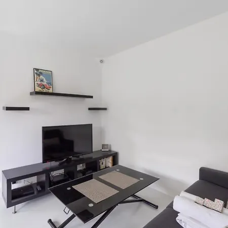 Bright Studio 10 Min Away From Paris And La Defense - Welkeys *